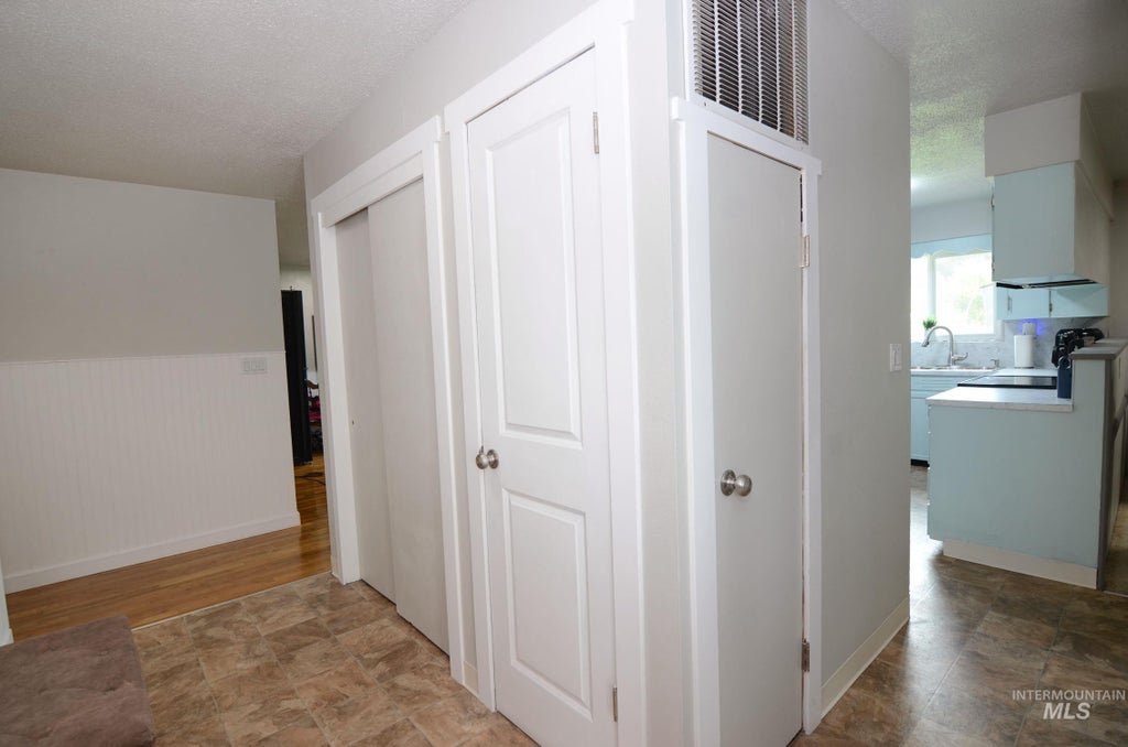 Photo of 1122 N Midland Blvd, Nampa, ID 83651 (MLS # 98994929)