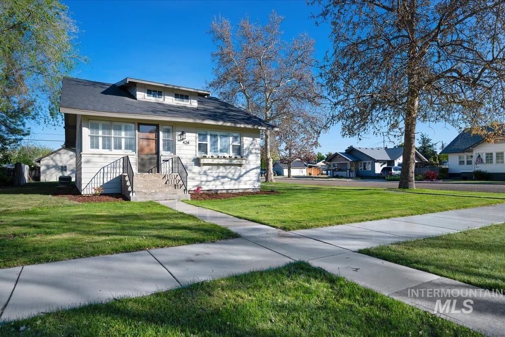 Photo of 424 6th Ave. S Ave, Nampa, ID 83651 (MLS # 98984297)