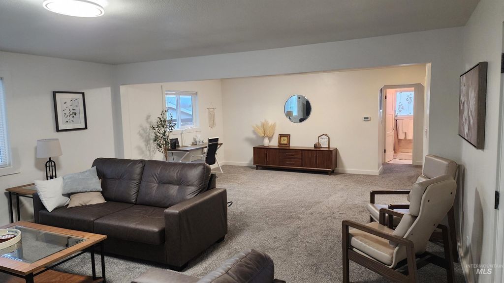 Photo of 1611 Grelle Ave, Lewiston, ID 83501 (MLS # 98969790)