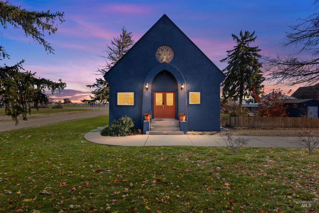 Photo of 712 N 4th St, Parma, ID 83660 (MLS # 98968968)