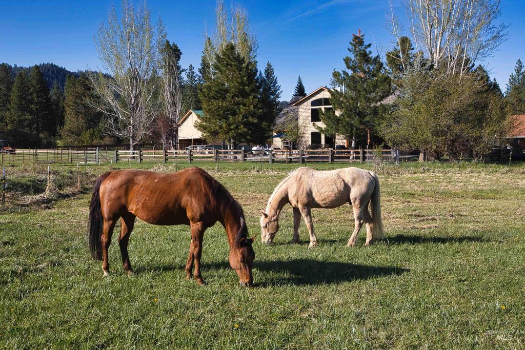 Photo of 15 Skyline Lane, Garden Valley, ID 83622 (MLS # 98975887)