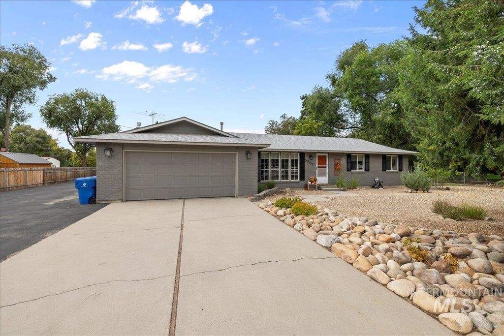 Photo of 5757 S Cole Rd, Boise, ID 83709 (MLS # 98963624)
