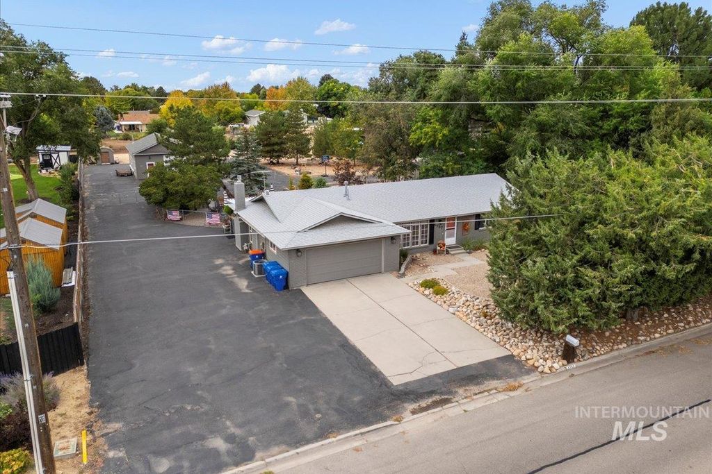 Photo of 5757 S Cole Rd, Boise, ID 83709 (MLS # 98963624)