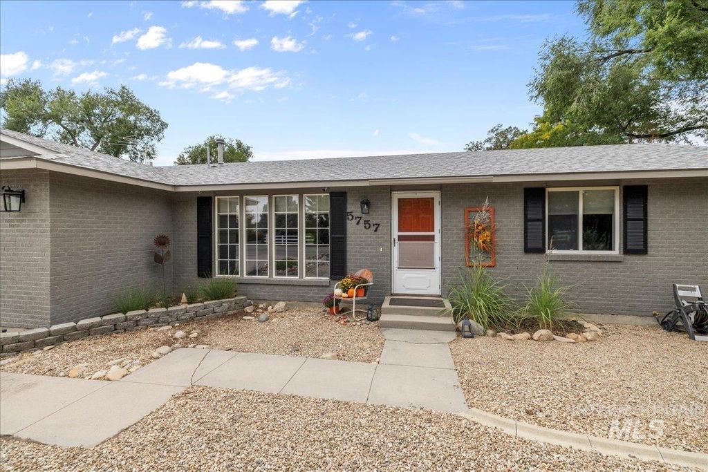 Photo of 5757 S Cole Rd, Boise, ID 83709 (MLS # 98963624)