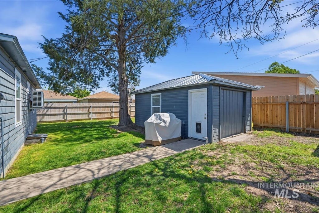 Photo of 211 W. Dewey Ave, Nampa, ID 83686 (MLS # 99001613)