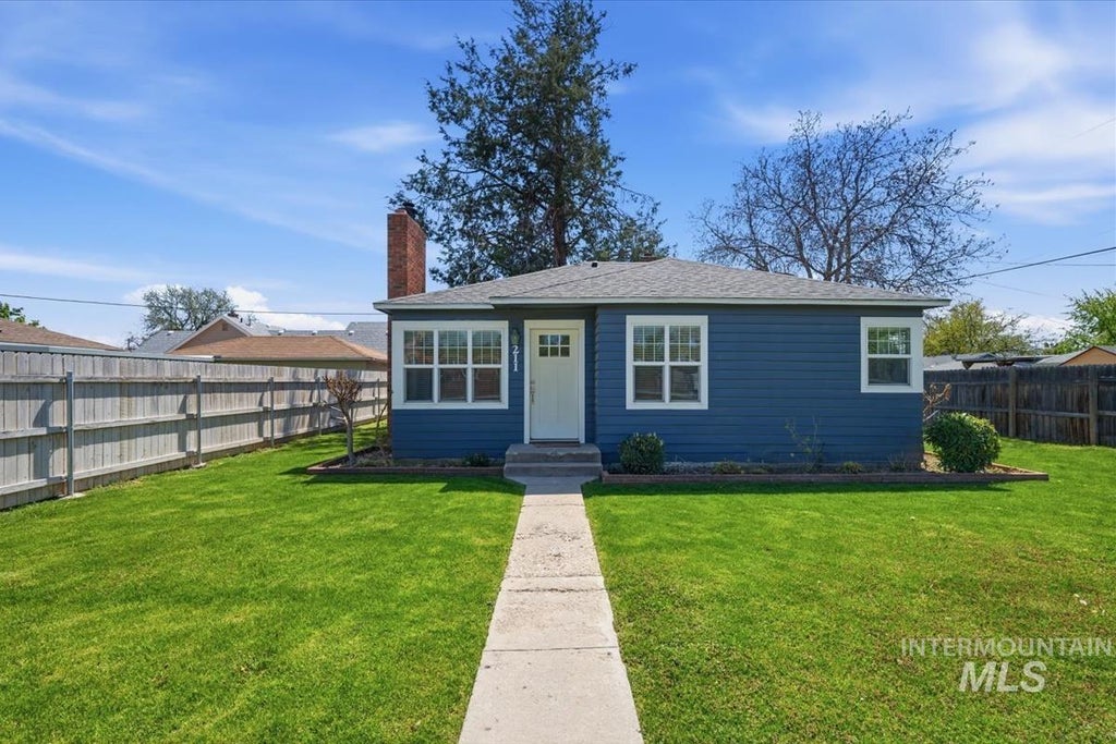 Photo of 211 W. Dewey Ave, Nampa, ID 83686 (MLS # 99001613)