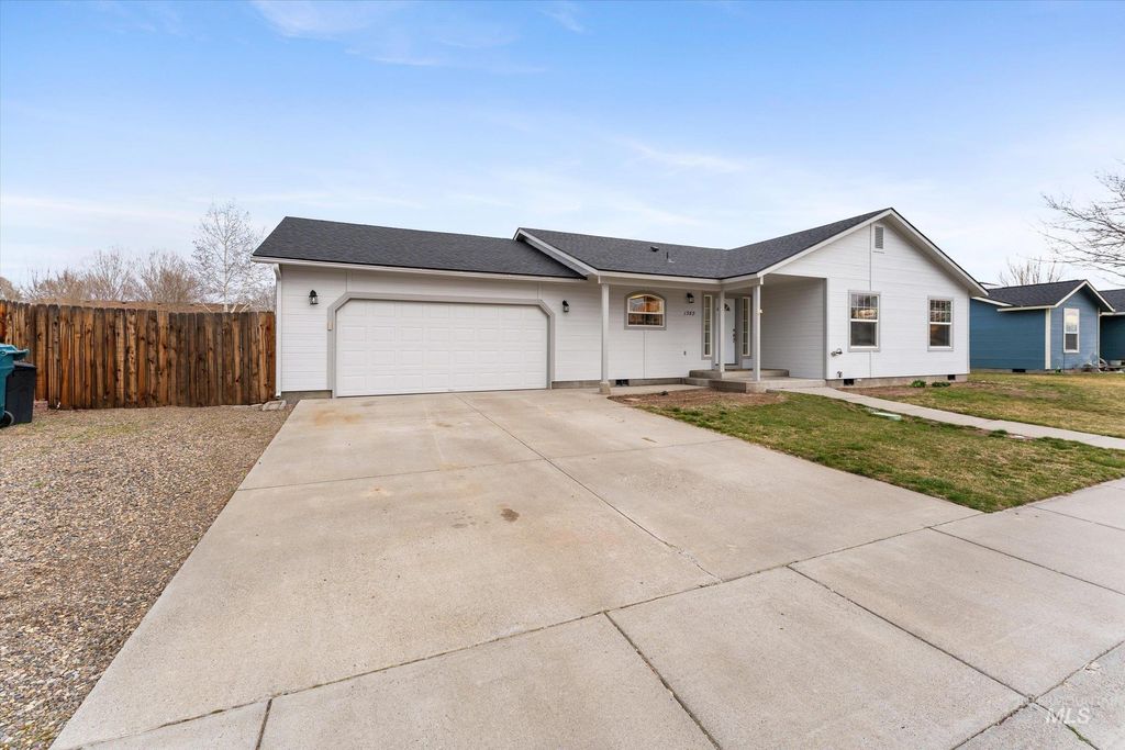 Photo of 1360 Del Mar St, Mountain Home, ID 83647 (MLS # 98978173)