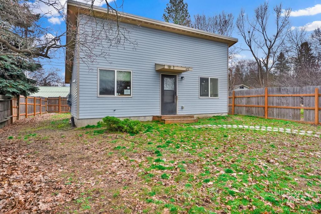 Photo of 4715 Reeves St, Coeur dAlene, ID 83814 (MLS # 98972945)