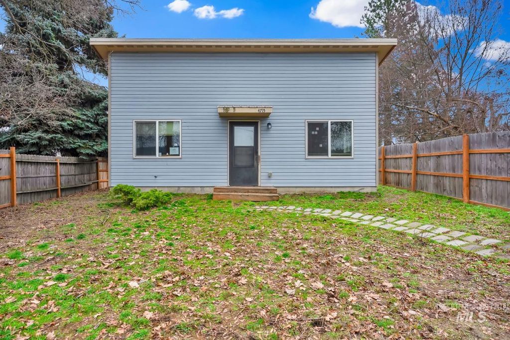 Photo of 4715 Reeves St, Coeur dAlene, ID 83814 (MLS # 98972945)