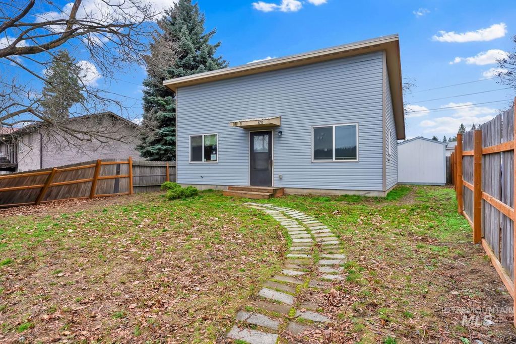 Photo of 4715 Reeves St, Coeur dAlene, ID 83814 (MLS # 98972945)