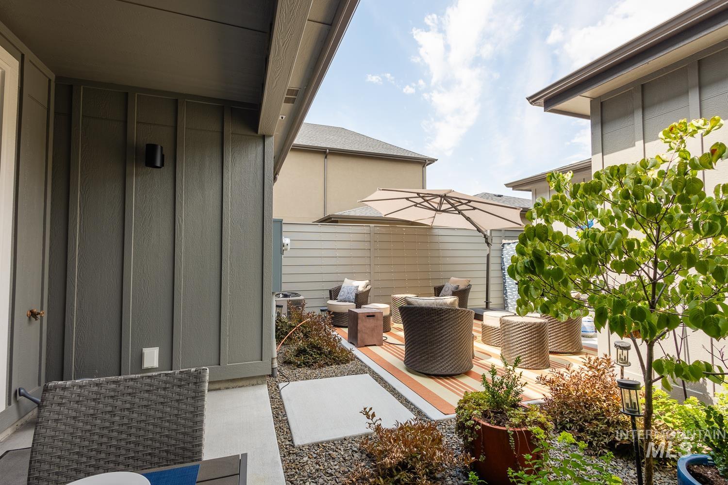 View of patio / terrace featuring an outdoor living space