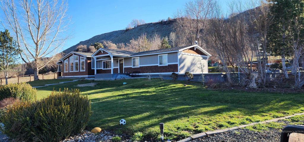 Photo of 1785 River Rd, Buhl, ID 83316 (MLS # 98971284)