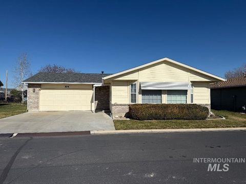 Photo of 1100 Burnett Dr #304 B St., Nampa, ID 83651 (MLS # 98976366)