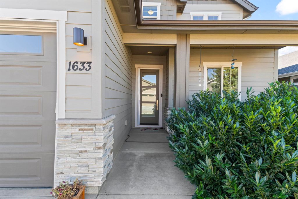 Photo of 1633 E Challis St, Meridian, ID 83646 (MLS # 98963410)