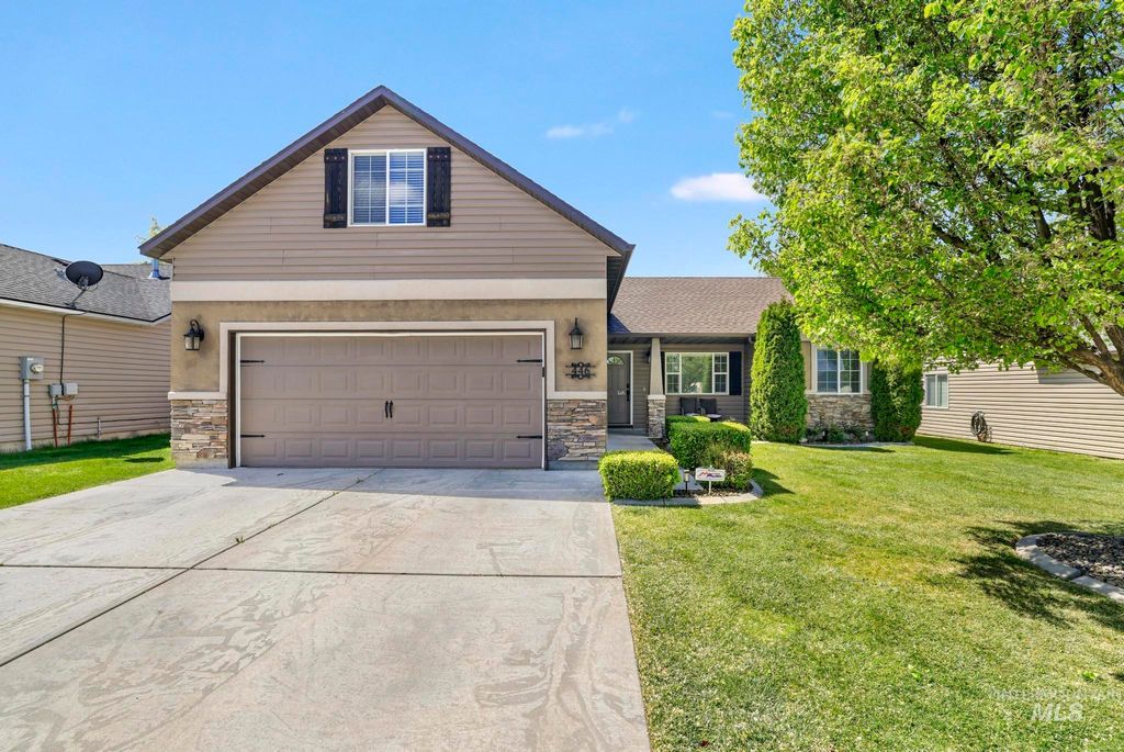 Photo of 446 Noble St, Twin Falls, ID 83301 (MLS # 98983562)