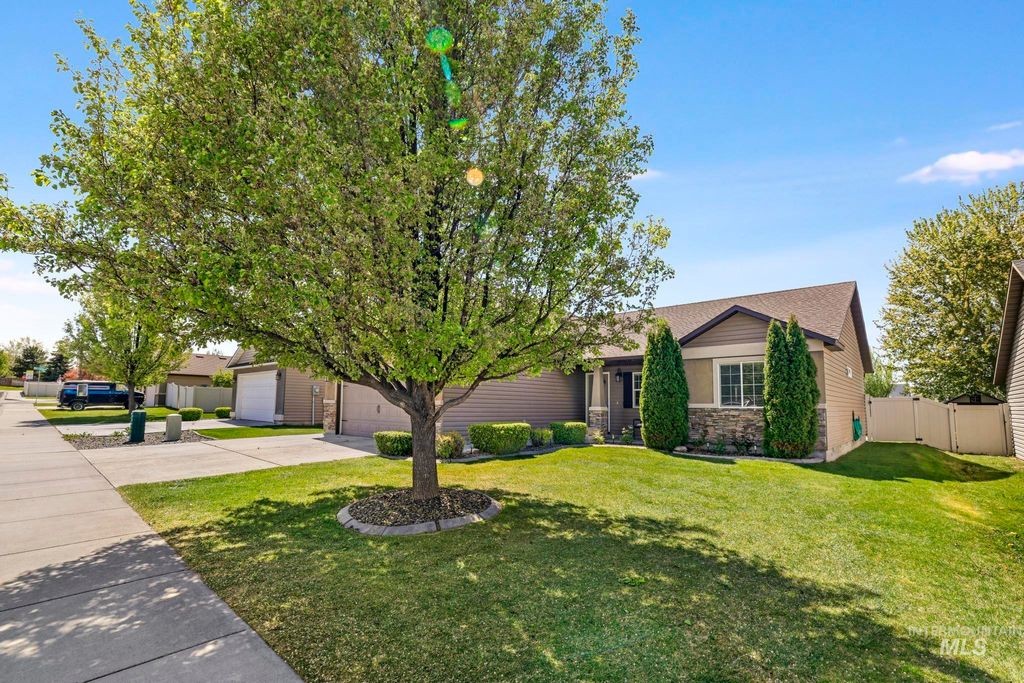 Photo of 446 Noble St, Twin Falls, ID 83301 (MLS # 98983562)