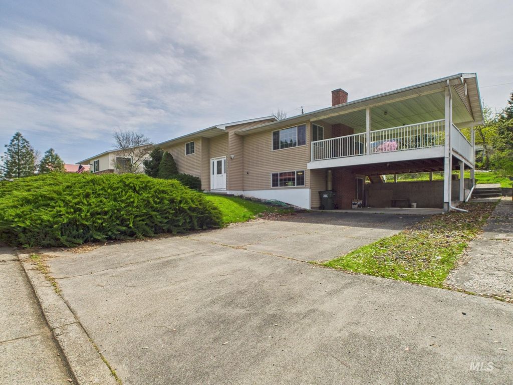 Photo of 12686 Laqa Ave, Orofino, ID 83544 (MLS # 98974208)