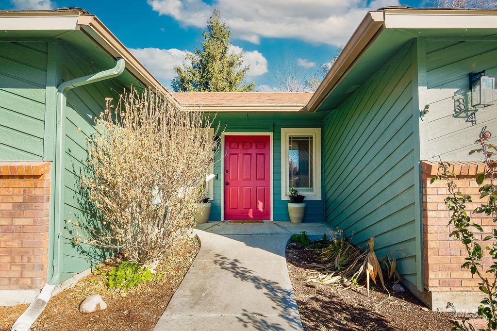 Photo of 346 E Mission Dr, Eagle, ID 83616 (MLS # 98972438)