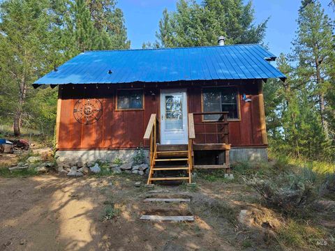 Photo of 1510 Crown Point Parkway, Cascade, ID 83611 (MLS # 98957216)
