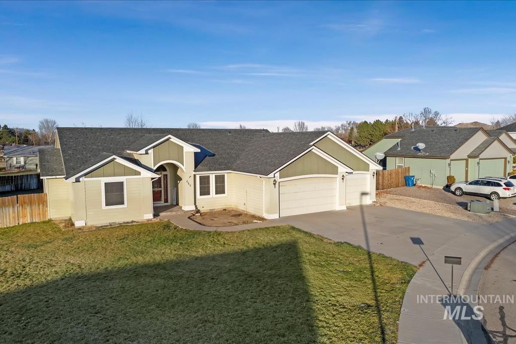 Photo of 445 NE Greystone Loop, Mountain Home, ID 83647 (MLS # 98970522)