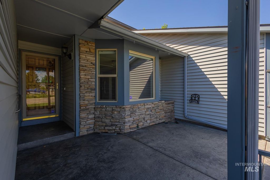 Photo of 945 N Gossett Ave, Boise, ID 83704 (MLS # 98985842)