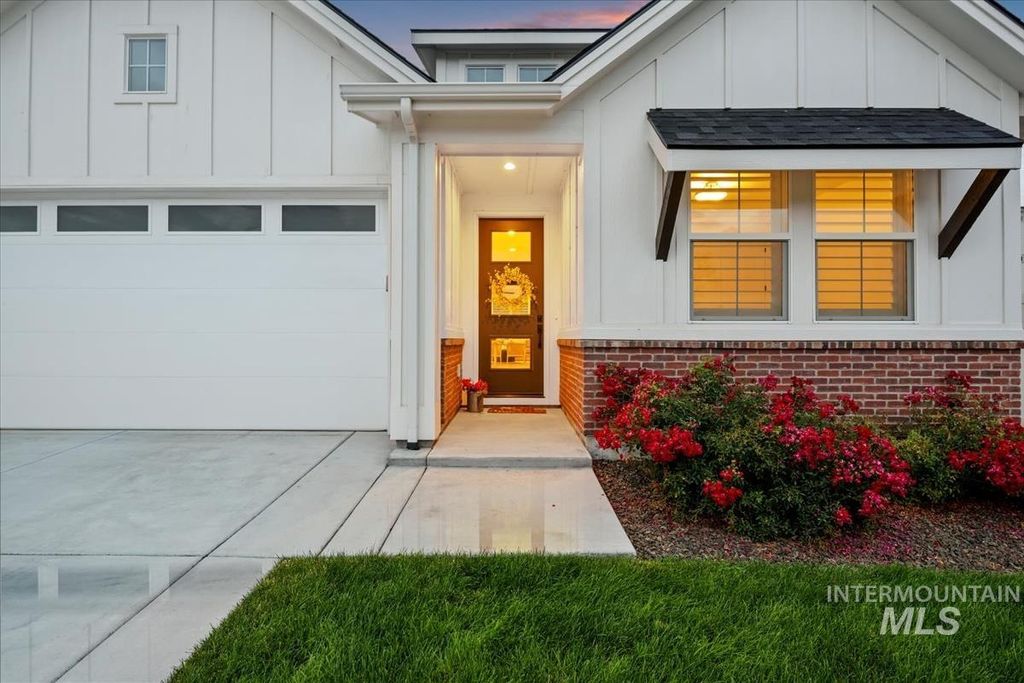 Photo of 493 N Plainfield Avenue, Eagle, ID 83616 (MLS # 98963588)