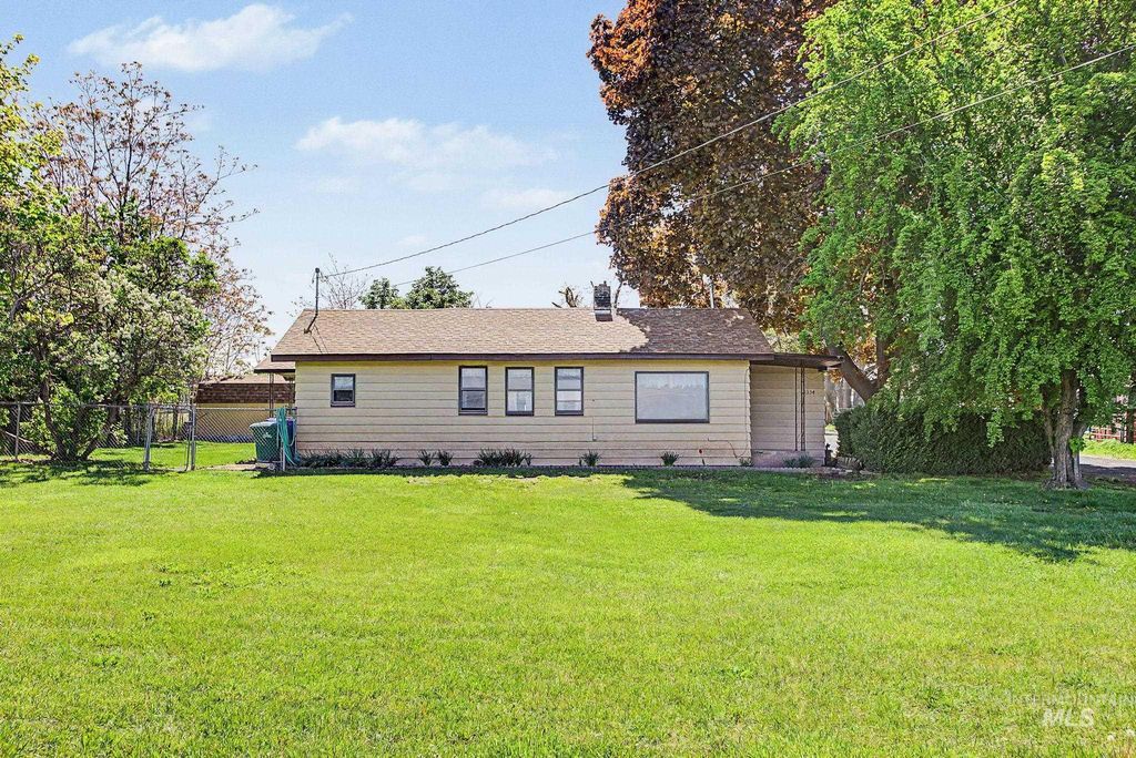 Photo of 1534 Grelle Ave, Lewiston, ID 83501 (MLS # 98984431)