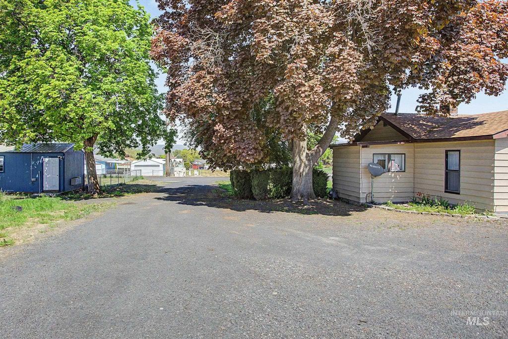 Photo of 1534 Grelle Ave, Lewiston, ID 83501 (MLS # 98984431)