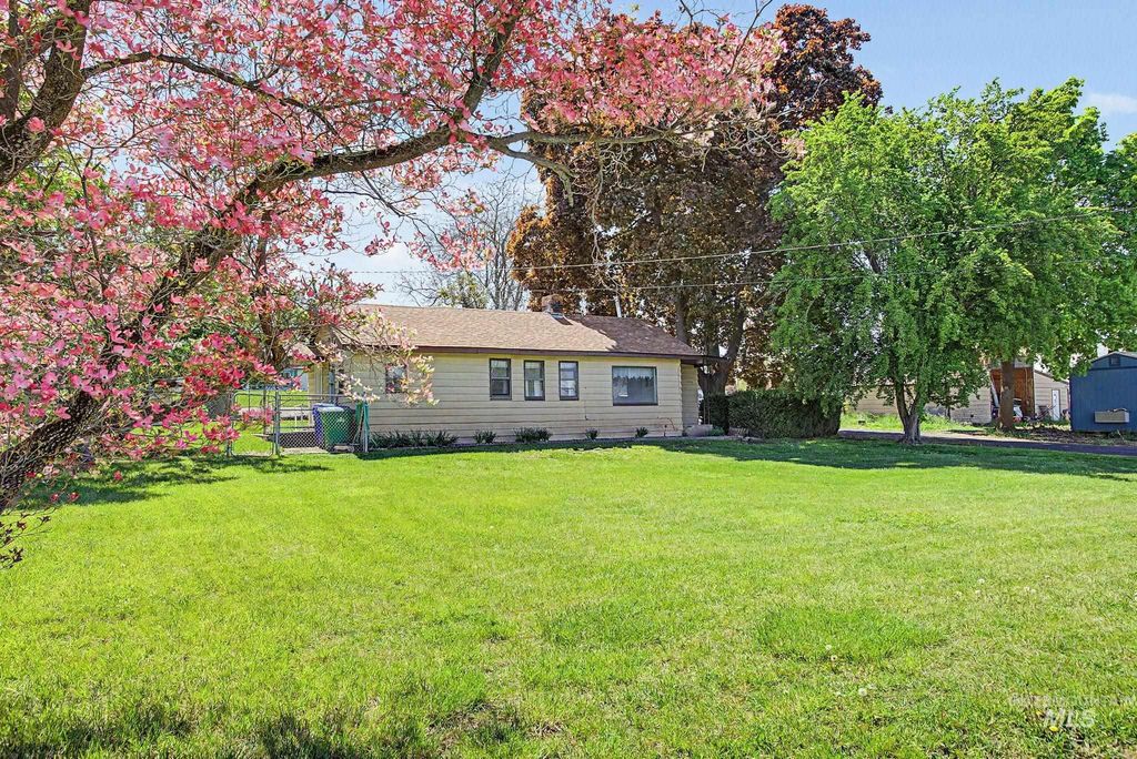 Photo of 1534 Grelle Ave, Lewiston, ID 83501 (MLS # 98984431)