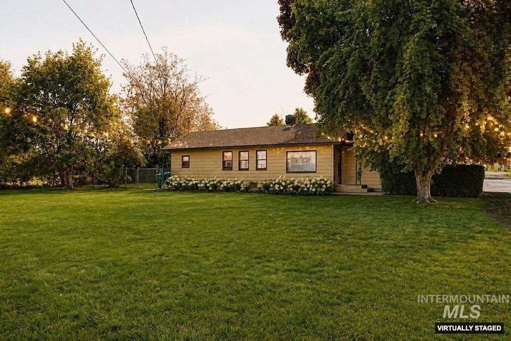 Photo of 1534 Grelle Ave, Lewiston, ID 83501 (MLS # 98984431)
