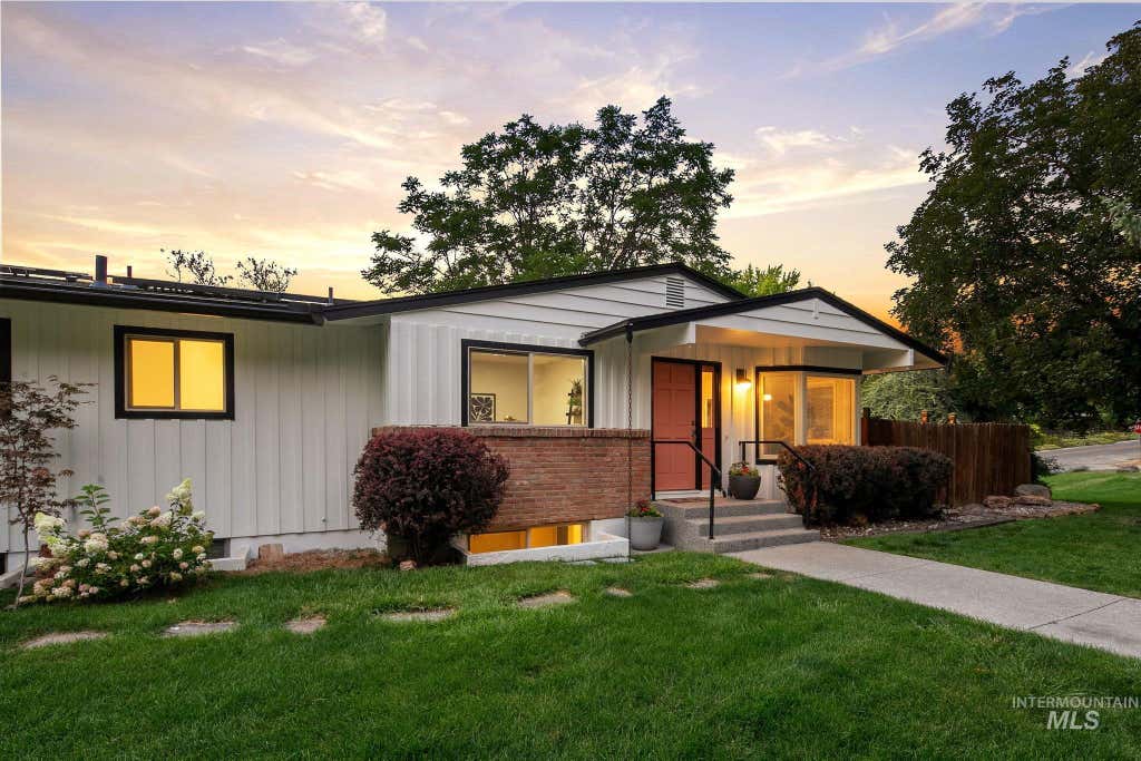 Photo of 820 N Argyll Dr, Boise, ID 83702 (MLS # 98996062)