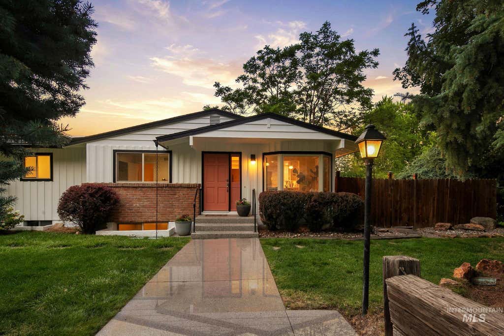 Photo of 820 N Argyll Dr, Boise, ID 83702 (MLS # 98996062)