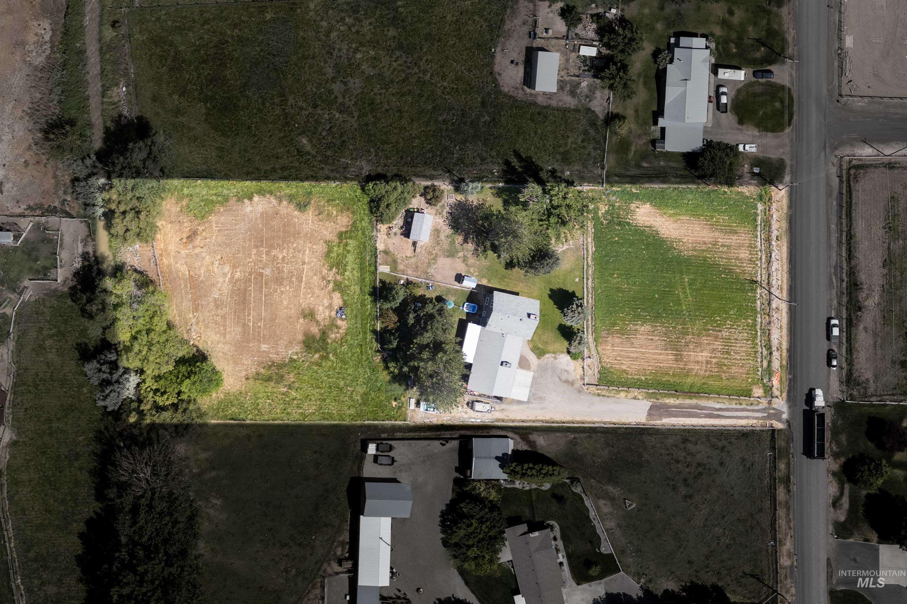 Aerial view of property and surrounding area