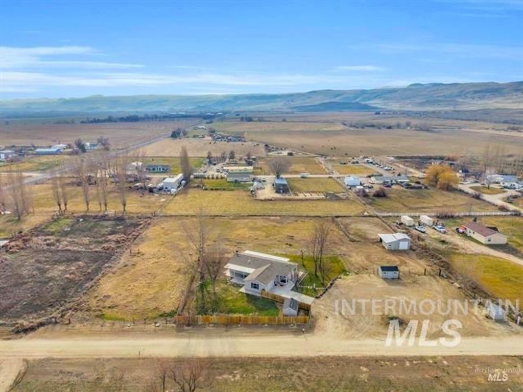 Photo of 2852 Sagebrush Lane, Homedale, ID 83628 (MLS # 98972973)