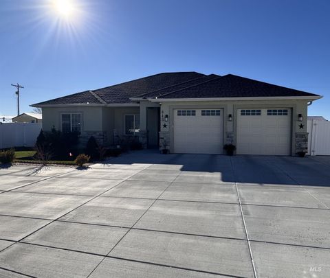 Photo of 813 Owl Court, Jerome, ID 83338 (MLS # 98966550)