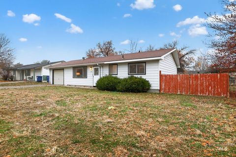 Photo of 753 17th Ave E Ave, Jerome, ID 83338 (MLS # 98968632)