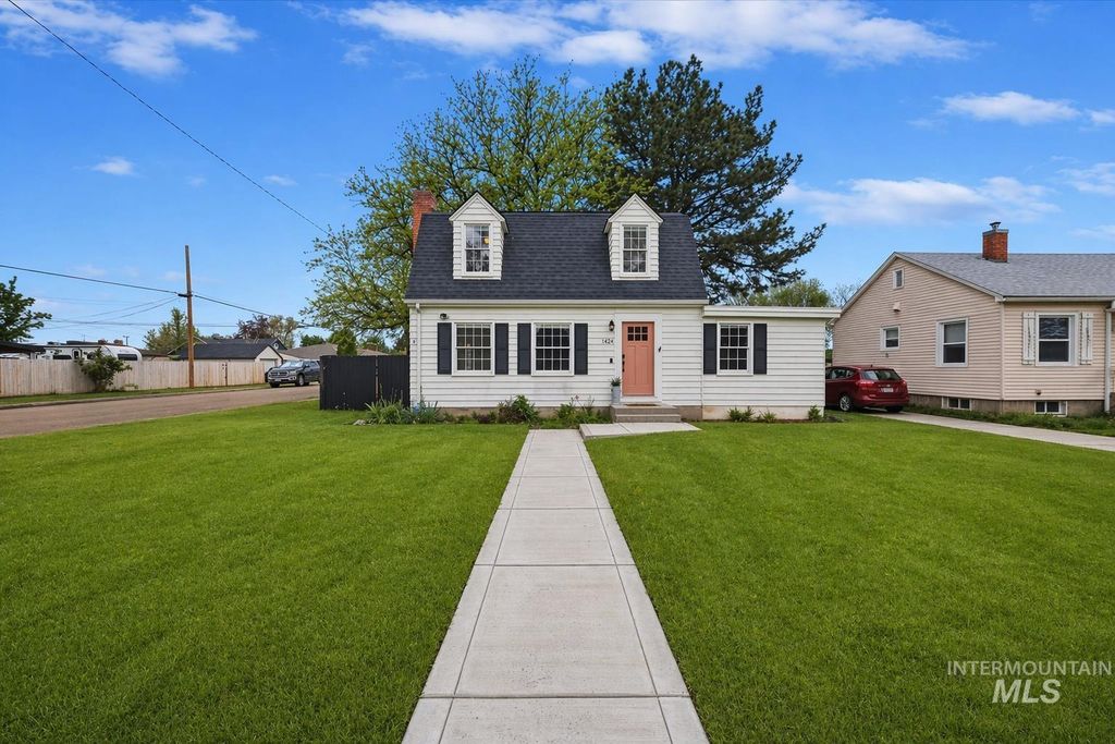 Photo of 1424 Arlington Ave, Caldwell, ID 83605 (MLS # 98983736)