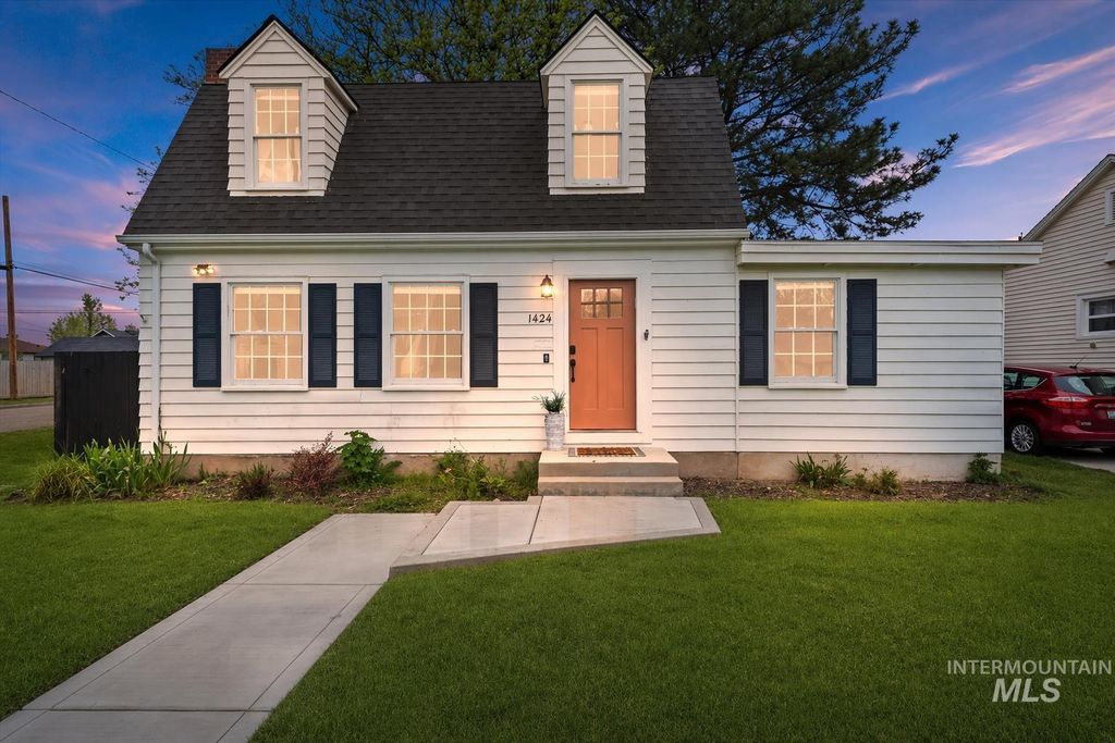 Photo of 1424 Arlington Ave, Caldwell, ID 83605 (MLS # 98983736)