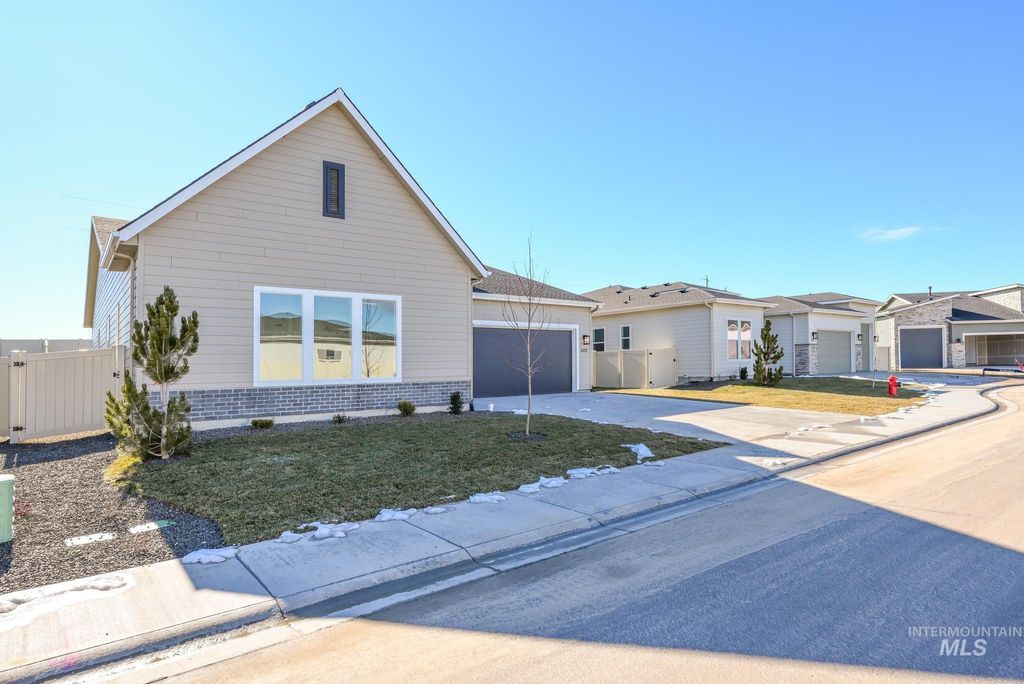 Photo of 320 Orrison St, Caldwell, ID 83607 (MLS # 98968933)