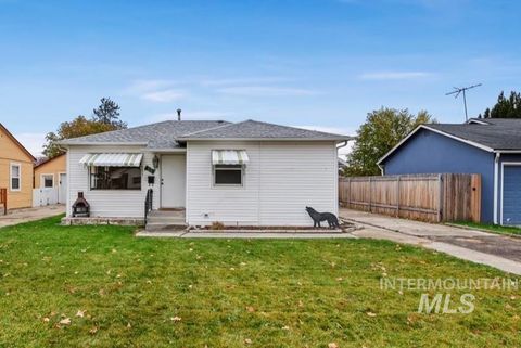612 S Pine St Nampa ID 83686