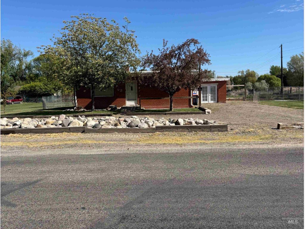 Photo of 1937 E 4th Ave, Twin Falls, ID 83301 (MLS # 98984483)