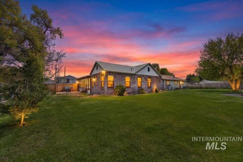 Photo of 1003 Southside Blvd, Nampa, ID 83686 (MLS # 98983318)