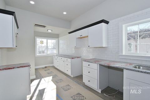 Photo of 121 NW 2nd St, Ontario, OR 97914 (MLS # 98974020)