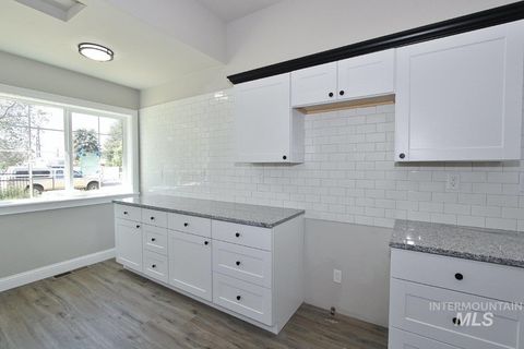 Photo of 121 NW 2nd St, Ontario, OR 97914 (MLS # 98974020)