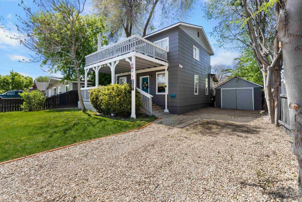 Photo of 215 S Diamond St, Nampa, ID 83686 (MLS # 98985704)