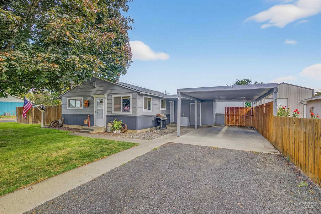 Photo of 3531 11th St D, Lewiston, ID 83501 (MLS # 98963545)