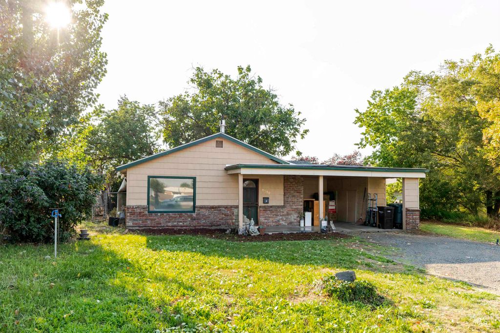 Photo of 1310 6th St, Clarkston, WA 99403 (MLS # 98959919)