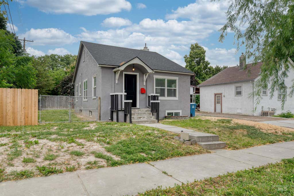 Photo of 515 S 16th Ave, Caldwell, ID 83605 (MLS # 98989433)