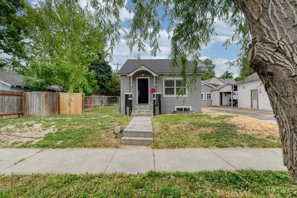 Photo of 515 S 16th Ave, Caldwell, ID 83605 (MLS # 98989433)