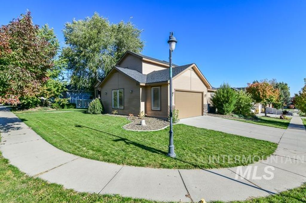 Photo of 280 E Sunrise Rim Rd, Nampa, ID 83686 (MLS # 98964193)